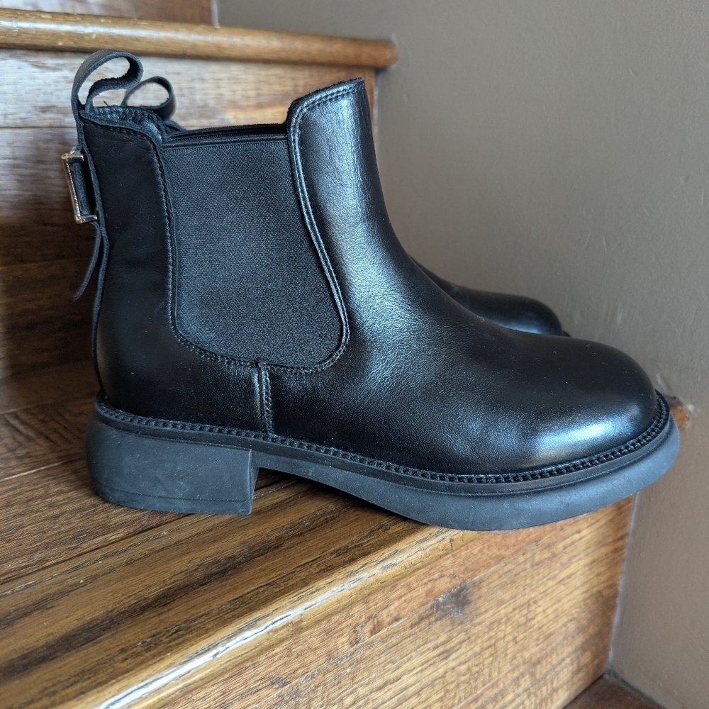Black Spade Chelsea Boots With Gold Hardware Sz 6.5 /235 Vegan Leather